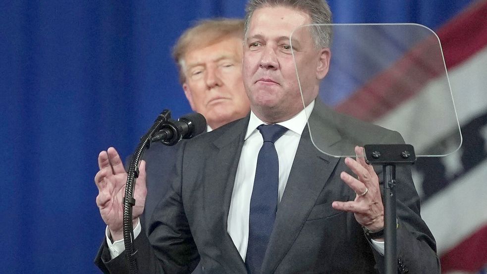Döllner und Trump. (Archivbild) Foto: Mark Schiefelbein/AP/dpa