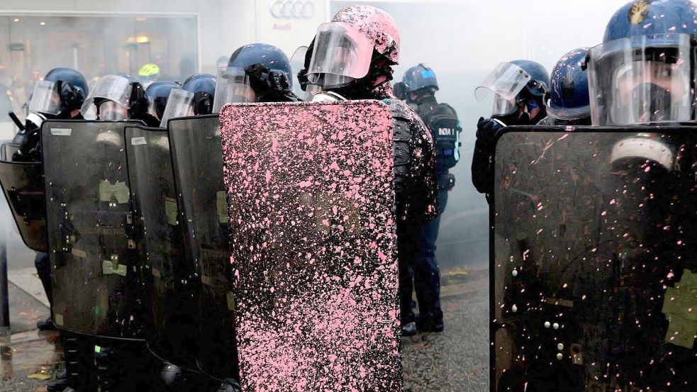 Frankreich mobilisiert für neue Proteste erneut ein Großaufgebot an Polizeikräften. (Archivbild) Foto: Marcus Golejewski/dpa