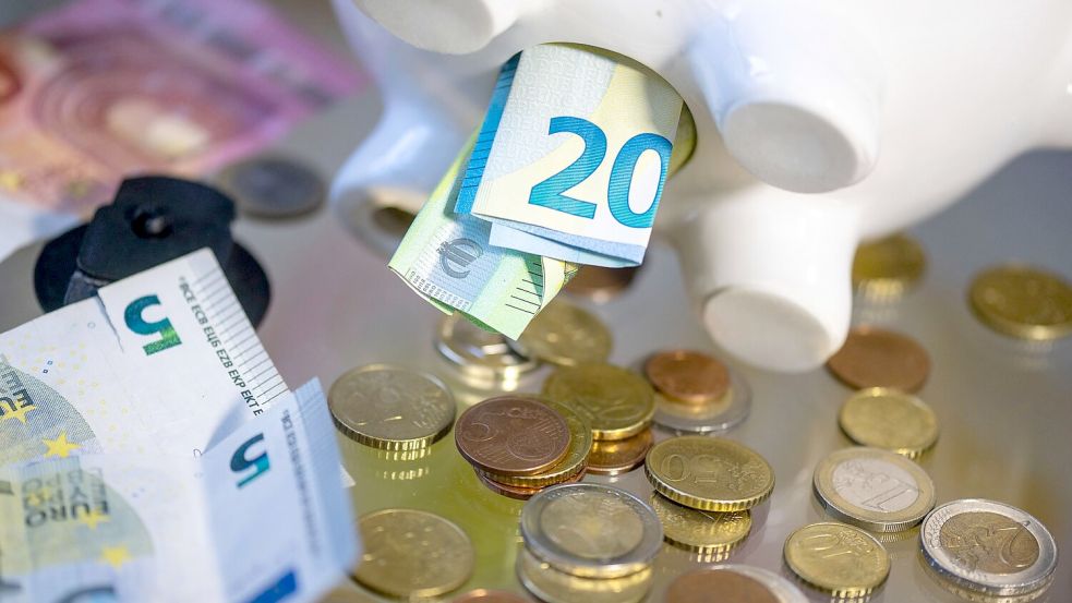 Die Menschen in Deutschland haben auch im vergangenen Jahr überdurchschnittlich viel gespart. (Symbolbild) Foto: Hendrik Schmidt/dpa