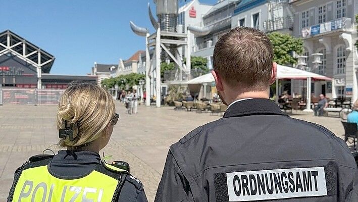 Gemeinsame Streifen sorgen für Sicherheit und Ordnung in der Innenstadt Foto: Stadt Aurich