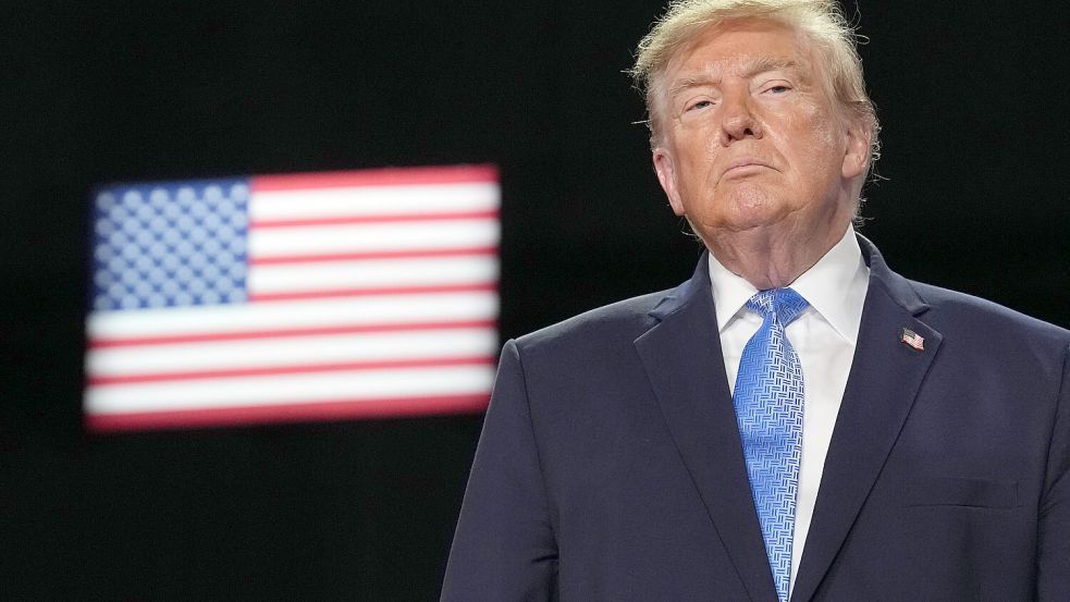 US-Präsident Donald Trump trifft zu einer Wahlkampfveranstaltung in der Crossroads Arena ein. +++ dpa-Bildfunk +++ Foto: Jacquelyn Martin