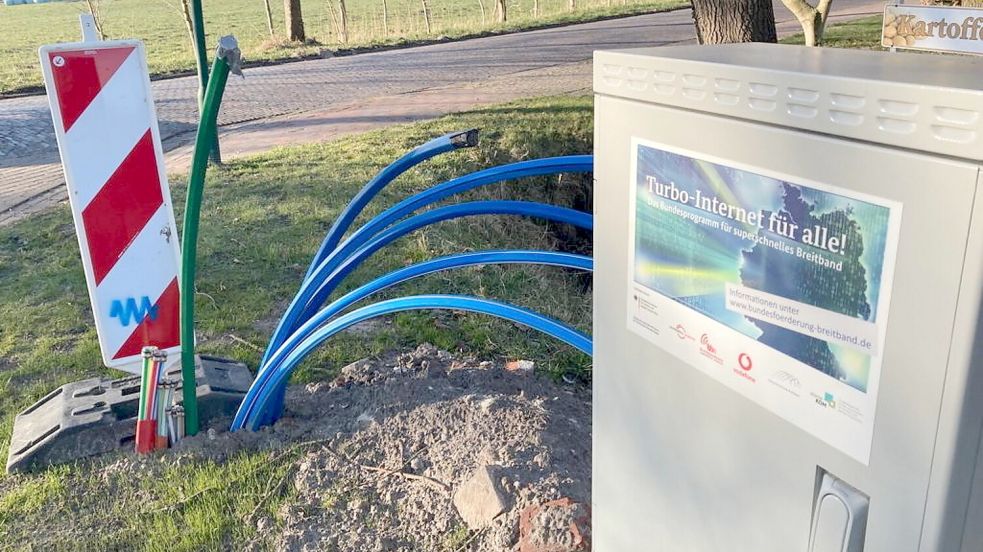 Seit nunmehr fünfeinhalb Jahren lässt der Landkreis Aurich eigene Glasfaserkabel verlegen, wie seinerzeit in Barstede. Foto: Aiko Recke