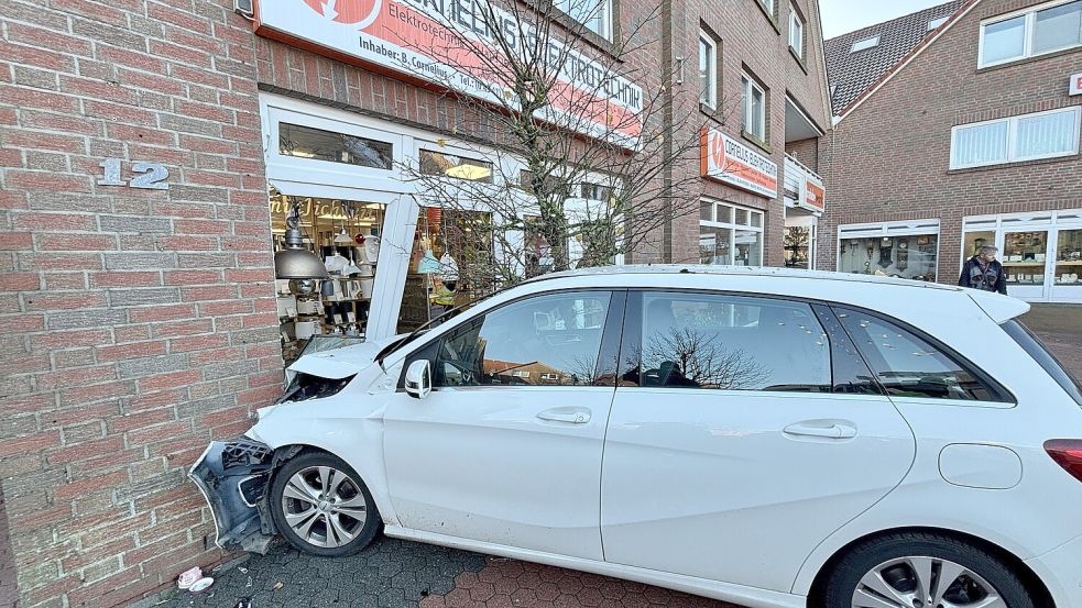 Der 90-jährige Fahrer wurde leicht verletzt.