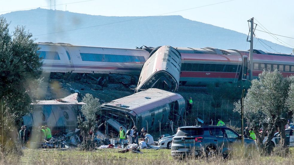 Bei dem Unglück entgleisten zwei Waggons eines Zuges des privaten Bahnunternehmens Iryo. Foto: Juanma Jiménez/EUROPA PRESS/dpa