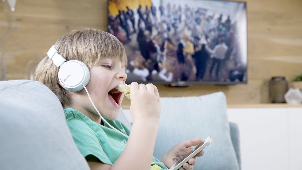 Laut einer Umfrage denken 87 Prozent der jungen Menschen, dass sie Influencer-Werbung leicht erkennen. trotzdem springen viele  darauf an. Foto: IMAGO/BSIP