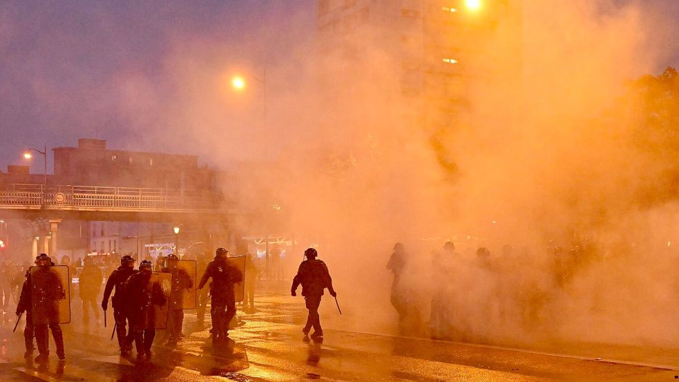 Die Proteste in Frankreich sind eine Inspiration für „Gen Z regelt“, die Gruppierung distanziert sich aber von Gewalt (Archivbild). Foto: Nicolas Tucat/AFP/dpa