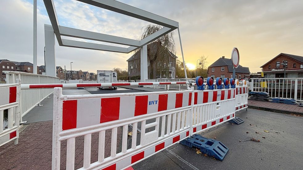 Derzeit ist die Klappbrücke gesperrt. Foto: Dirk Hellmers