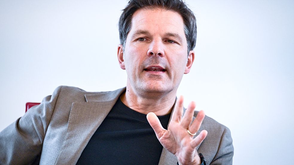 Wegen der Haltung einer linken Abgeordneten zieht SPD-Chef Steffen Krach eine rote Linie für künftige Koalitionen. Foto: IMAGO/Maurizio Gambarini