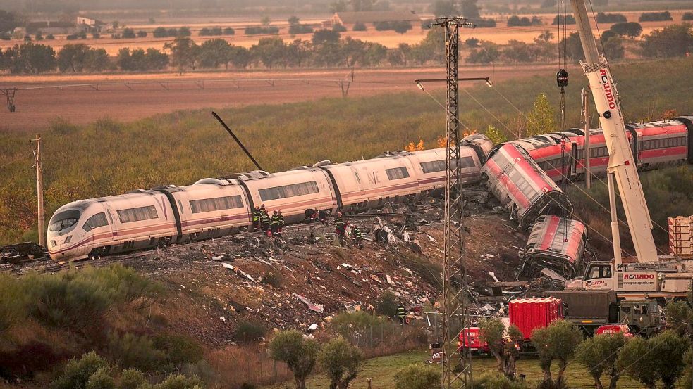 Bis die Ursache des Zugunglücks südlich von Madrid geklärt ist, dürften Monate oder Jahre vergehen. Foto: Manu Fernandez/AP/dpa
