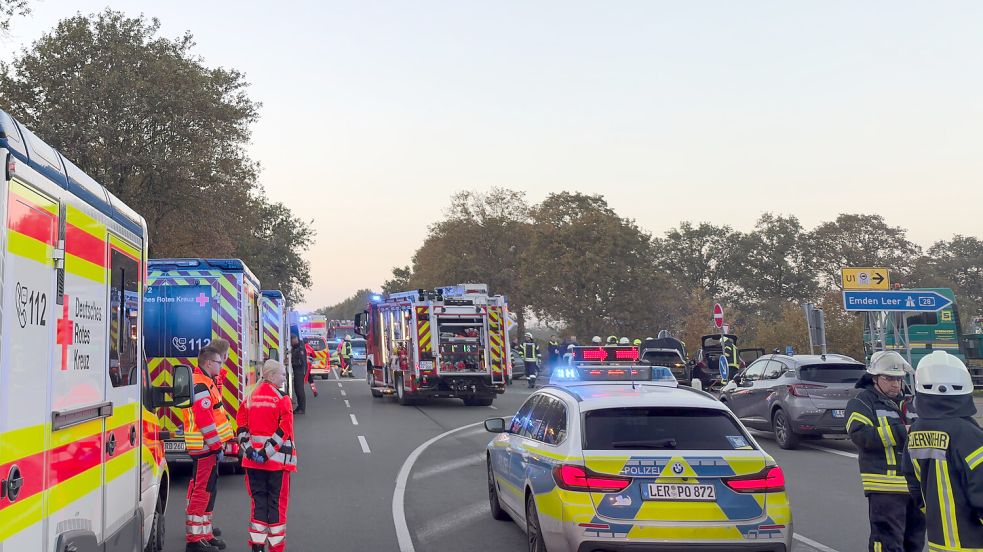 Feuerwehr, Rettungsdienst und Polizei waren bei einem Unfall in Filsum in Einsatz. Foto: Feuerwehr Detern-Stickhausen-Velde