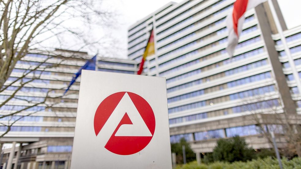 Die Zahl der Arbeitslosen in Deutschland ist im Oktober um 40.000 gesunken. (Archivbild)  Foto: Daniel Karmann/dpa
