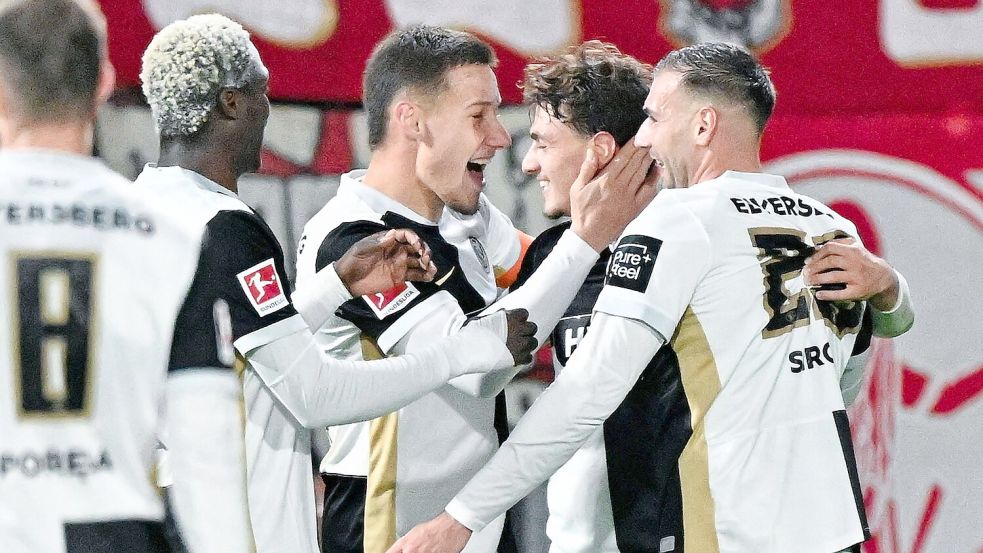 Die SV Elversberg bejubelte gegen Mainz 05 einen verdienten Heimsieg.  Foto: Uwe Anspach/dpa