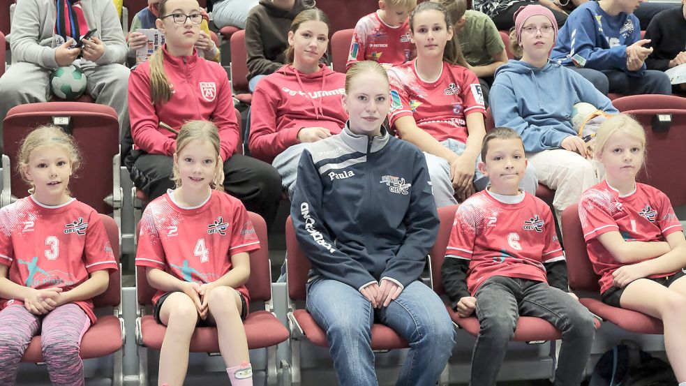 Während viele Gleichaltrige ihre Freizeit anders verbringen, steht Paula Granitzka in der Halle, hilft, organisiert und unterstützt den Nachwuchs. Ihre Geschichte zeigt, wie viel ein junger Mensch bewegen kann. Foto: Helmut Vortanz