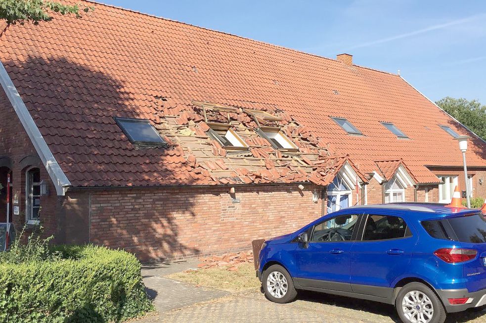 Das Gebäude, in dem unter anderem die Bankfiliale untergebracht ist, wurde durch die Explosion stark beschädigt. Bild: Leuchters