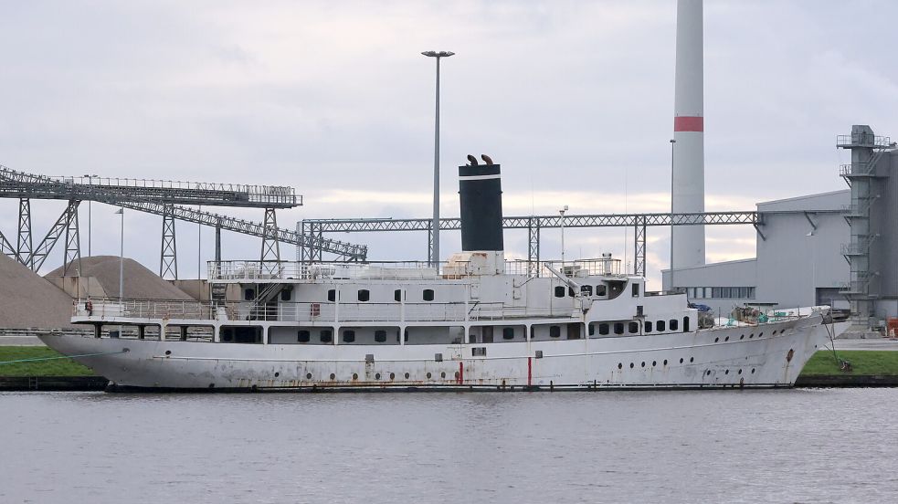 Historisches Schiff im Hafen Kriegs und Schmugglerschiff 92 Jahre