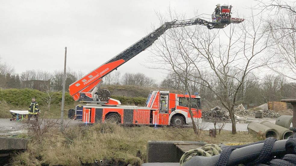 Alarm: Die Feuerwehr rückt zu zwei Einsätzen in den Emder Hafen aus -  Ostfriesen-Zeitung