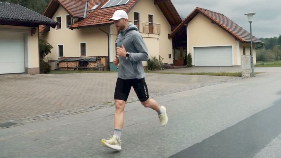 Former footballer competes in Hamburg: Lukas Siemers - | From beginner to ...