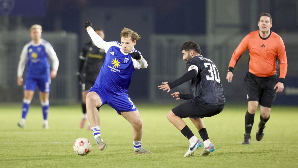 Kuriosum beim Kickers-Spiel: Schiedsrichter-Wechsel nach elf Spielminuten