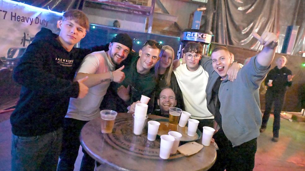 Landjugend: Große Bildergalerie von der Hallenfete in Manslagt