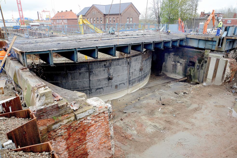Brücke an Nesserlander Schleuse abgerissen OstfriesenZeitung