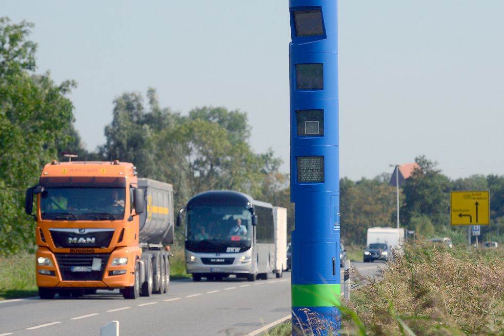 Blaue MautSäulen sehen aus wie Blitzer OstfriesenZeitung