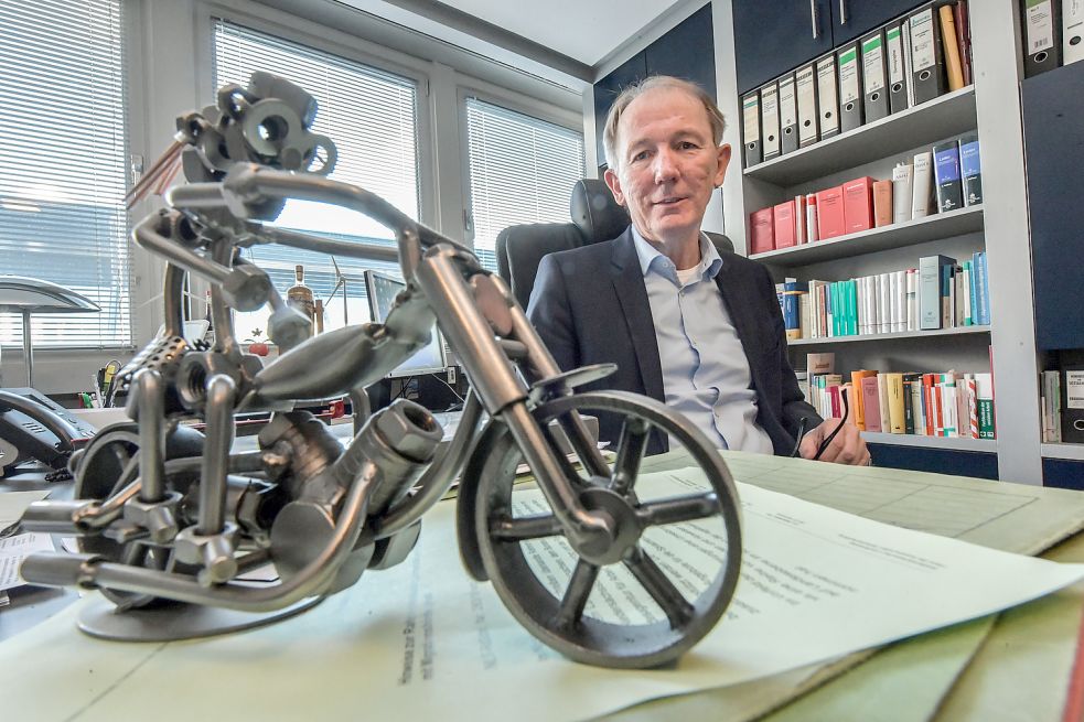 Landrat HarmUwe Weber nimmt seinen Hut OstfriesenZeitung