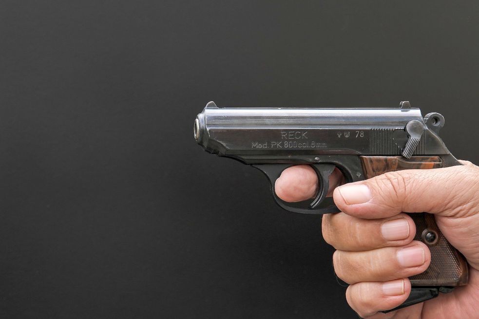 Darf Ich Mit Einer Schreckschusswaffe Auf Meinem Grundstück Schießen Passanten mit Schreckschusswaffe bedroht - Ostfriesen-Zeitung