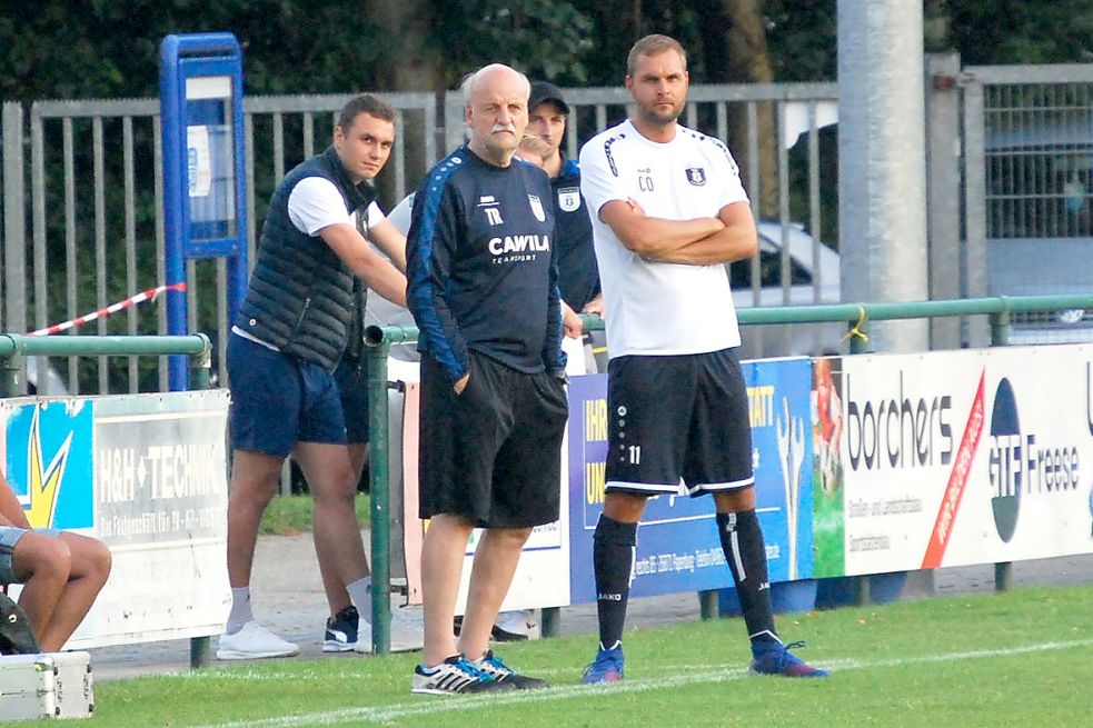 Blau-Wei Papenburg: Trainer Alo Weusthof bleibt, Kapitn Nakelski geht -  Ostfriesen-Zeitung