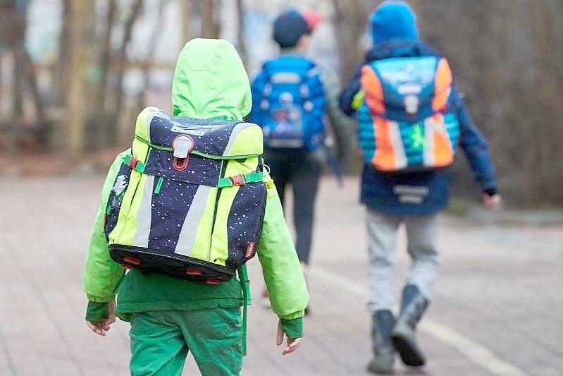  Ganztagsanspruch für Grundschüler ab Schuljahr 2025/2026 - Ostfriesen Illustration 